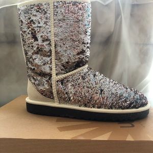 BRAND NEW Classic Short Sparkle UGGs